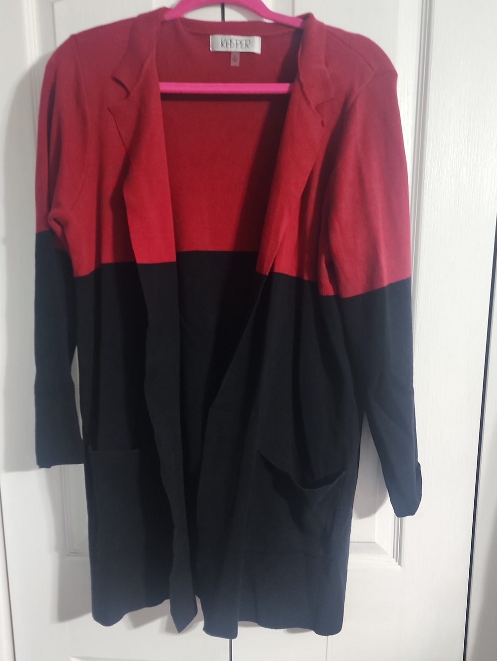 Kasper Two-Tone Red and Black Open-Front Cardigan